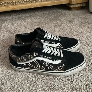 Vans Oldskool sk8 Black and White Peace Paisley bandana suede unisex Sneakers